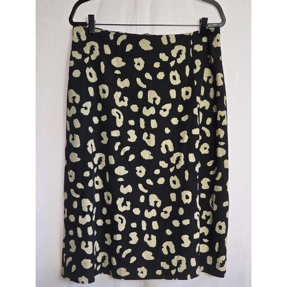 Dresses & Skirts - 🖤5/$20🖤 Black and Cream Leopard Print Midi Skirt